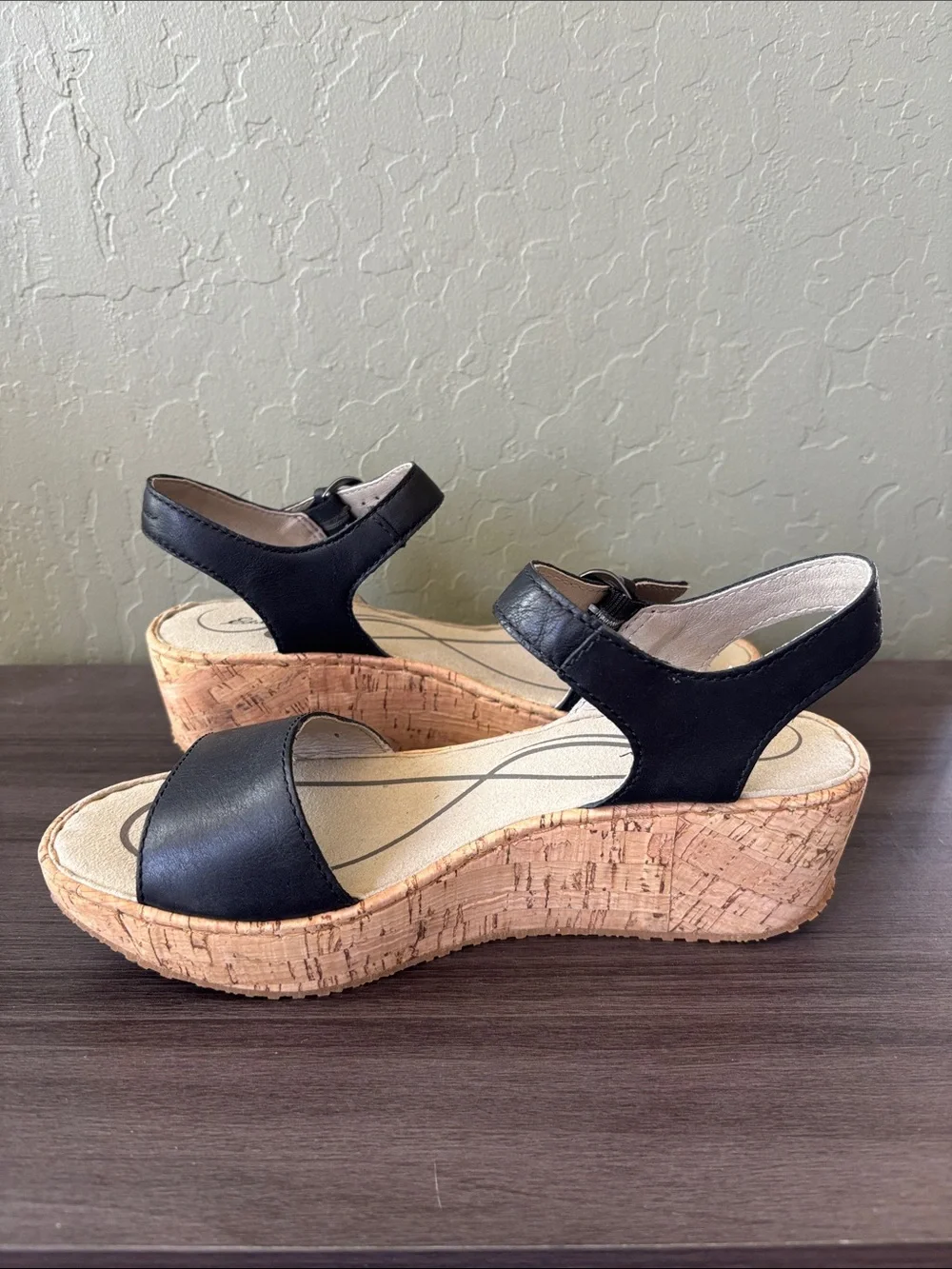 Eddie Bauer Kara Cork Wedge Heel Sandals Ankle Strap Black Leather Size 7